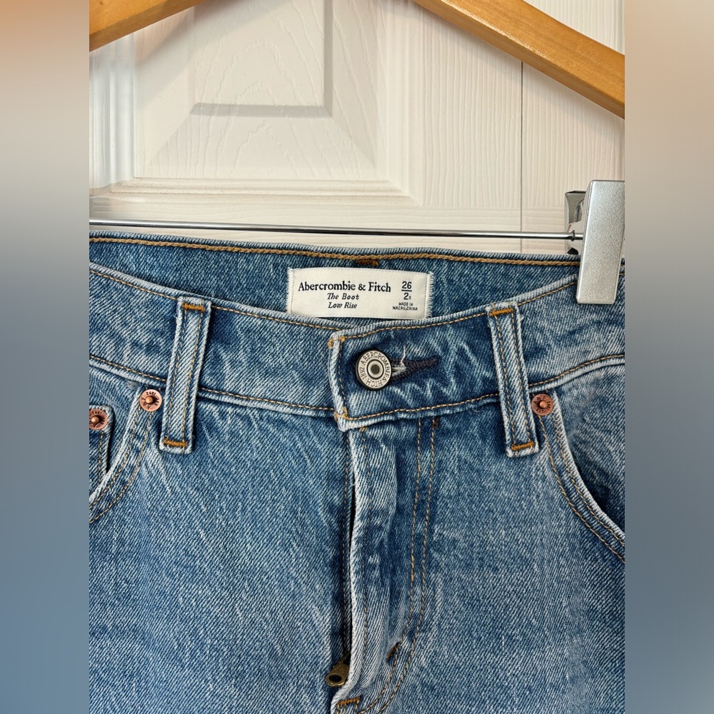 A&F Low Rise Boot Jean NEVER WORN - Picture 9 of 13